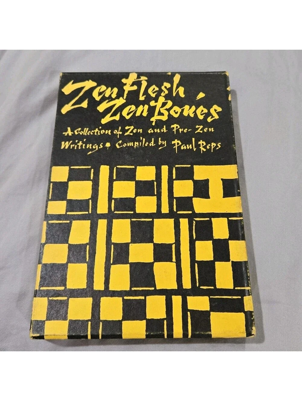 Zen Flesh Zen Bones 4 Books in 1 Zen Stories Gateless Gate 10 Bulls Centering
